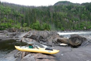 Nafukovací kajaky a kanoe na řece Moisie