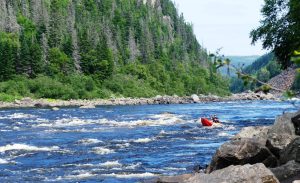 Nafukovací kajaky a kanoe na řece Moisie