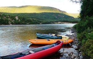 Nafukovací kajaky a kanoe na řece Moisie