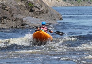 Nafukovací kajaky a kanoe na řece Moisie