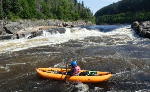 Nafukovací kajaky a kanoe na řece Moisie
