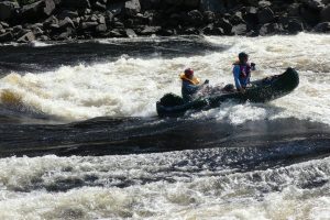 Nafukovací kajaky a kanoe na řece Moisie