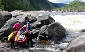 Nafukovací kajaky a kanoe na řece Moisie