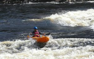 Nafukovací kajaky a kanoe na řece Moisie