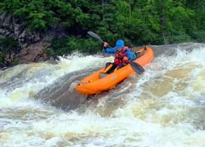 Nafukovací kajaky a kanoe na řece Moisie