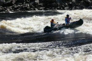 Nafukovací kajaky a kanoe na řece Moisie