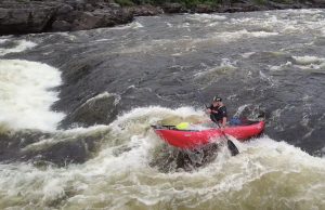Nafukovací kajaky a kanoe na řece Moisie